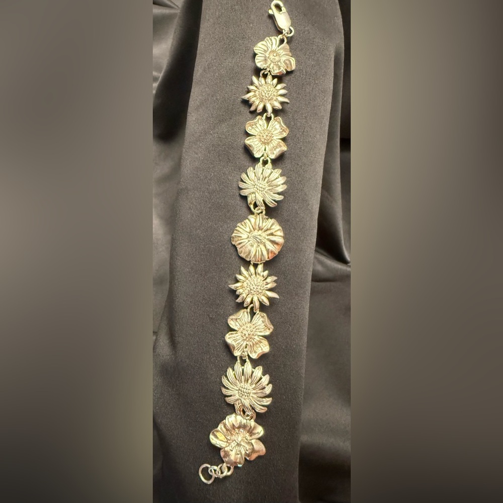 Do Not Miss ! STERLING Silver sunflowers,dogwood & curly petals. Lovely detail. - Picture 4 of 6